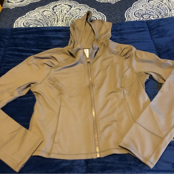 Yogalicious lux women’s zipup. - Picture 3 of 16